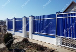 Фото забора из синего штакетника в Симферополе
